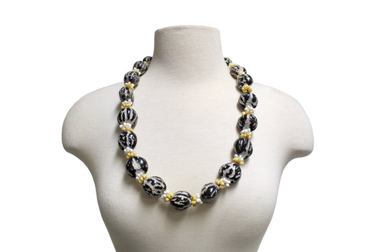 Black Tiger Kukui Nuts / Mongo Shell Lei